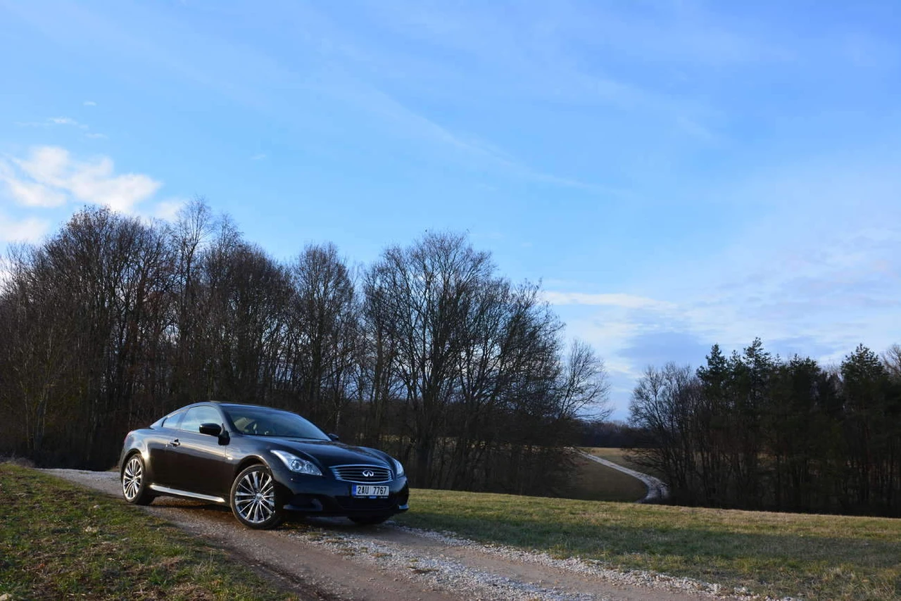 Cosi od Infiniti si svého času koupil i jeden nejmenovaný petrolhead. Chvíli si vůz chválil, pak mlčel, pak ho prodal a od té doby o něm věru hezky nemluví. 