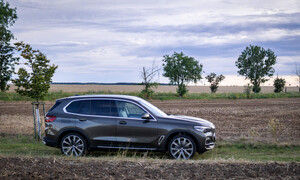 Recenze & testy: BMW X5 xDrive45e: Zpracování nad zadáním