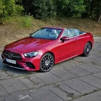 První jízda: Modernizovaný Mercedes-Benz třídy E (a jedno velmi ostré SUV)