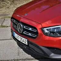 První jízda: Modernizovaný Mercedes-Benz třídy E (a jedno velmi ostré SUV)