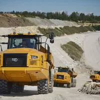 CAT 725: Nedostižný sen českého chalupáře
