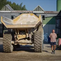 CAT 725: Nedostižný sen českého chalupáře