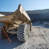 CAT 725: Nedostižný sen českého chalupáře