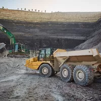 CAT 725: Nedostižný sen českého chalupáře