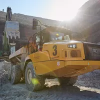 CAT 725: Nedostižný sen českého chalupáře