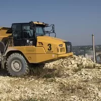 CAT 725: Nedostižný sen českého chalupáře