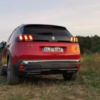 Peugeot 3008 Hybrid: Francouzská konfekce dle poslední módy