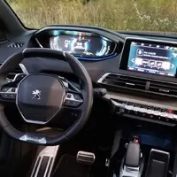 Peugeot 3008 Hybrid: Francouzská konfekce dle poslední módy