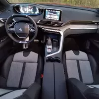 Peugeot 3008 Hybrid: Francouzská konfekce dle poslední módy