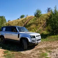 Land Rover Defender 110 P400: Tak vypadá offroad pro 21. století