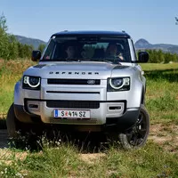 Land Rover Defender 110 P400: Tak vypadá offroad pro 21. století