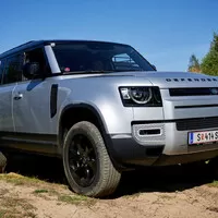 Land Rover Defender 110 P400: Tak vypadá offroad pro 21. století