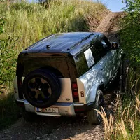 Land Rover Defender 110 P400: Tak vypadá offroad pro 21. století