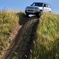 Land Rover Defender 110 P400: Tak vypadá offroad pro 21. století