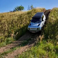 Land Rover Defender 110 P400: Tak vypadá offroad pro 21. století