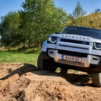 Land Rover Defender 110 P400: Tak vypadá offroad pro 21. století