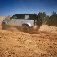 Land Rover Defender 110 P400: Tak vypadá offroad pro 21. století