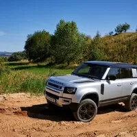 Land Rover Defender 110 P400: Tak vypadá offroad pro 21. století