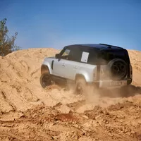 Land Rover Defender 110 P400: Tak vypadá offroad pro 21. století