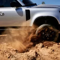 Land Rover Defender 110 P400: Tak vypadá offroad pro 21. století