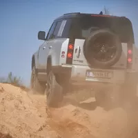 Land Rover Defender 110 P400: Tak vypadá offroad pro 21. století