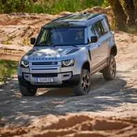Land Rover Defender 110 P400: Tak vypadá offroad pro 21. století