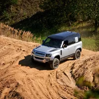 Land Rover Defender 110 P400: Tak vypadá offroad pro 21. století
