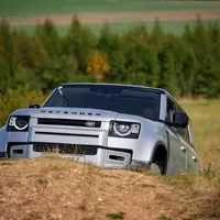 Land Rover Defender 110 P400: Tak vypadá offroad pro 21. století