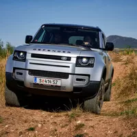 Land Rover Defender 110 P400: Tak vypadá offroad pro 21. století