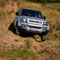 Land Rover Defender 110 P400: Tak vypadá offroad pro 21. století