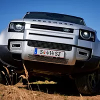 Land Rover Defender 110 P400: Tak vypadá offroad pro 21. století