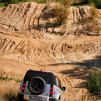 Land Rover Defender 110 P400: Tak vypadá offroad pro 21. století