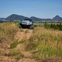 Land Rover Defender 110 P400: Tak vypadá offroad pro 21. století