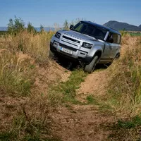 Land Rover Defender 110 P400: Tak vypadá offroad pro 21. století