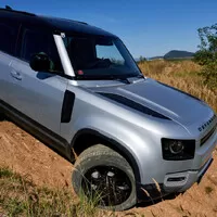 Land Rover Defender 110 P400: Tak vypadá offroad pro 21. století