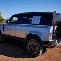 Land Rover Defender 110 P400: Tak vypadá offroad pro 21. století