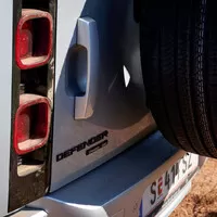 Land Rover Defender 110 P400: Tak vypadá offroad pro 21. století