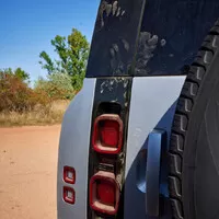Land Rover Defender 110 P400: Tak vypadá offroad pro 21. století