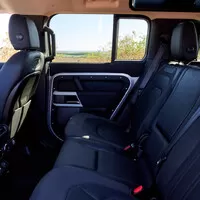 Land Rover Defender 110 P400: Tak vypadá offroad pro 21. století