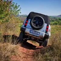 Land Rover Defender 110 P400: Tak vypadá offroad pro 21. století