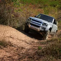 Land Rover Defender 110 P400: Tak vypadá offroad pro 21. století