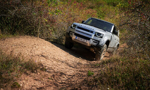 Recenze & testy: Land Rover Defender 110 P400: Tak vypadá offroad pro 21. století