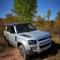 Land Rover Defender 110 P400: Tak vypadá offroad pro 21. století