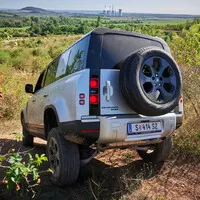 Land Rover Defender 110 P400: Tak vypadá offroad pro 21. století