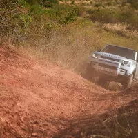 Land Rover Defender 110 P400: Tak vypadá offroad pro 21. století