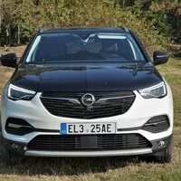 Opel Grandland X Hybrid4: Moderní hybrid pro konzervativní řidiče
