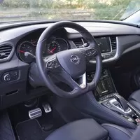 Opel Grandland X Hybrid4: Moderní hybrid pro konzervativní řidiče