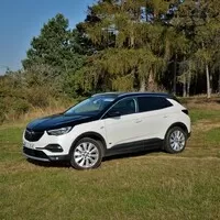 Opel Grandland X Hybrid4: Moderní hybrid pro konzervativní řidiče