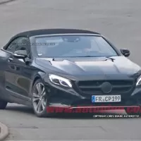Autíčkářův luxusní týden: Terénní Rolls, dvoumístný Bentley, S-klasse kabrio a Corsa vzhůru nohama