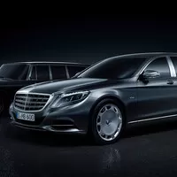 Autíčkářův luxusní týden: Terénní Rolls, dvoumístný Bentley, S-klasse kabrio a Corsa vzhůru nohama